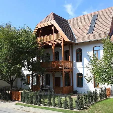 Villa Swiss In The Danube Bend *