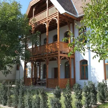 Villa Swiss In The Danube Bend Nagymaros