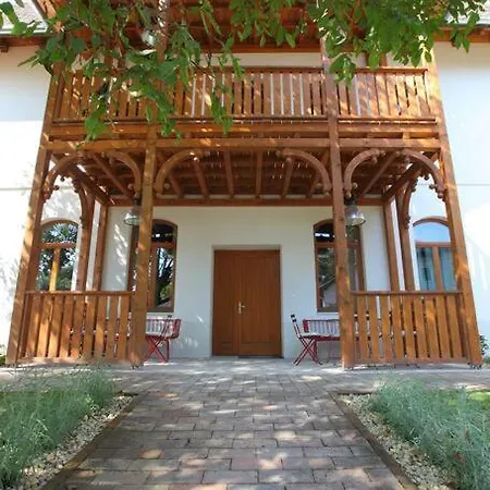 Villa Swiss In The Danube Bend Nagymaros