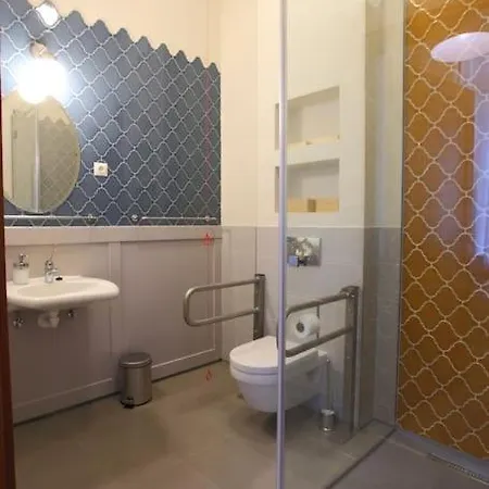 Swiss In The Danube Bend ヴィラ ナジュマロシュ