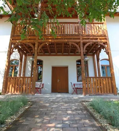 Villa Swiss In The Danube Bend Nagymaros