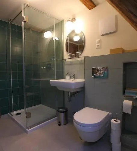 Swiss In The Danube Bend * Надьмарош